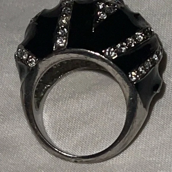 Elegant Black and Silver Women's Ring - Picture 3 of 8